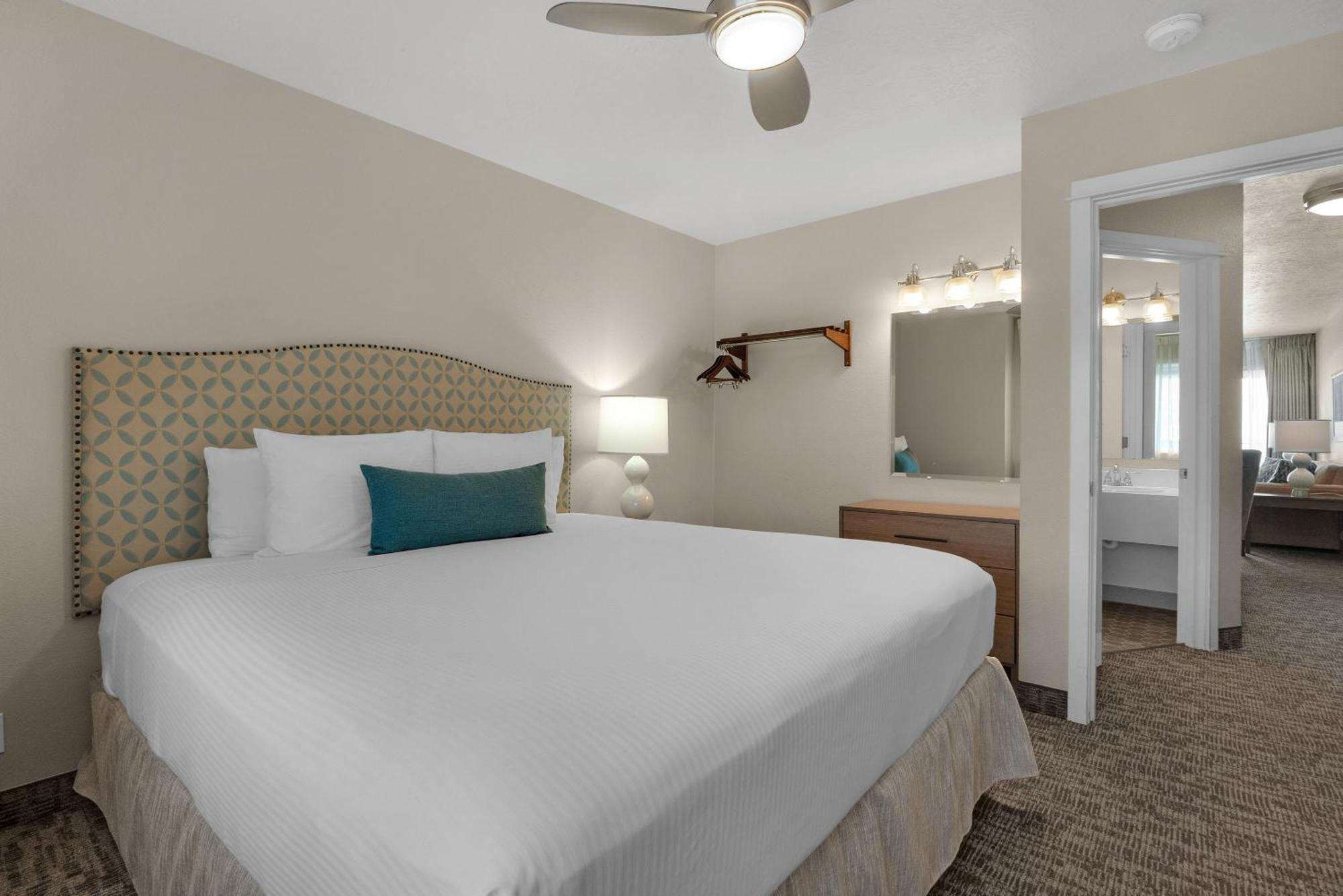 Pelican Shores Inn Lincoln City Bagian luar foto