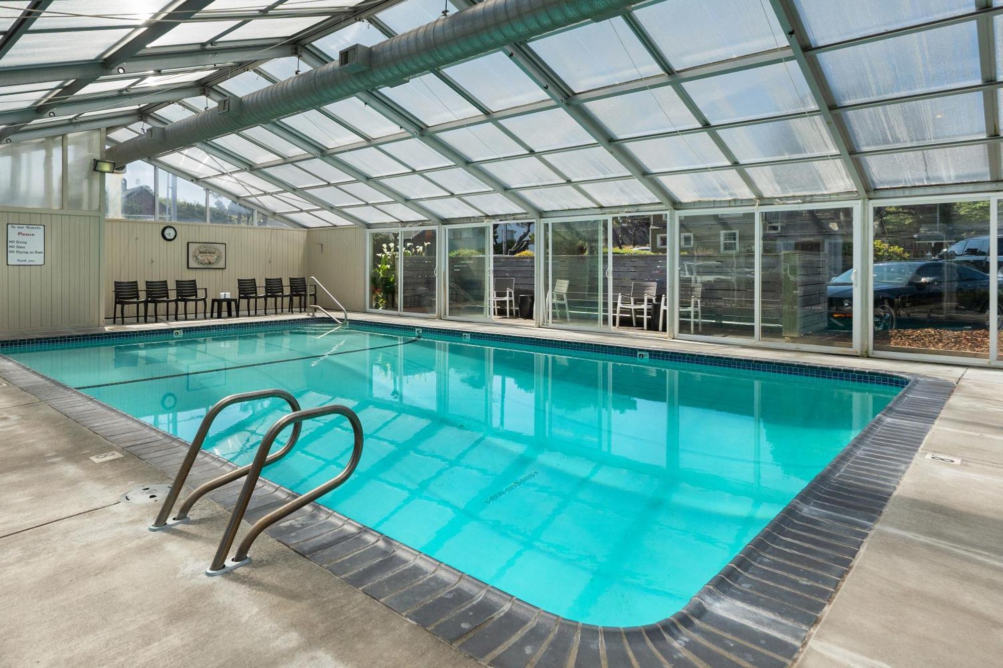 Pelican Shores Inn Lincoln City Bagian luar foto
