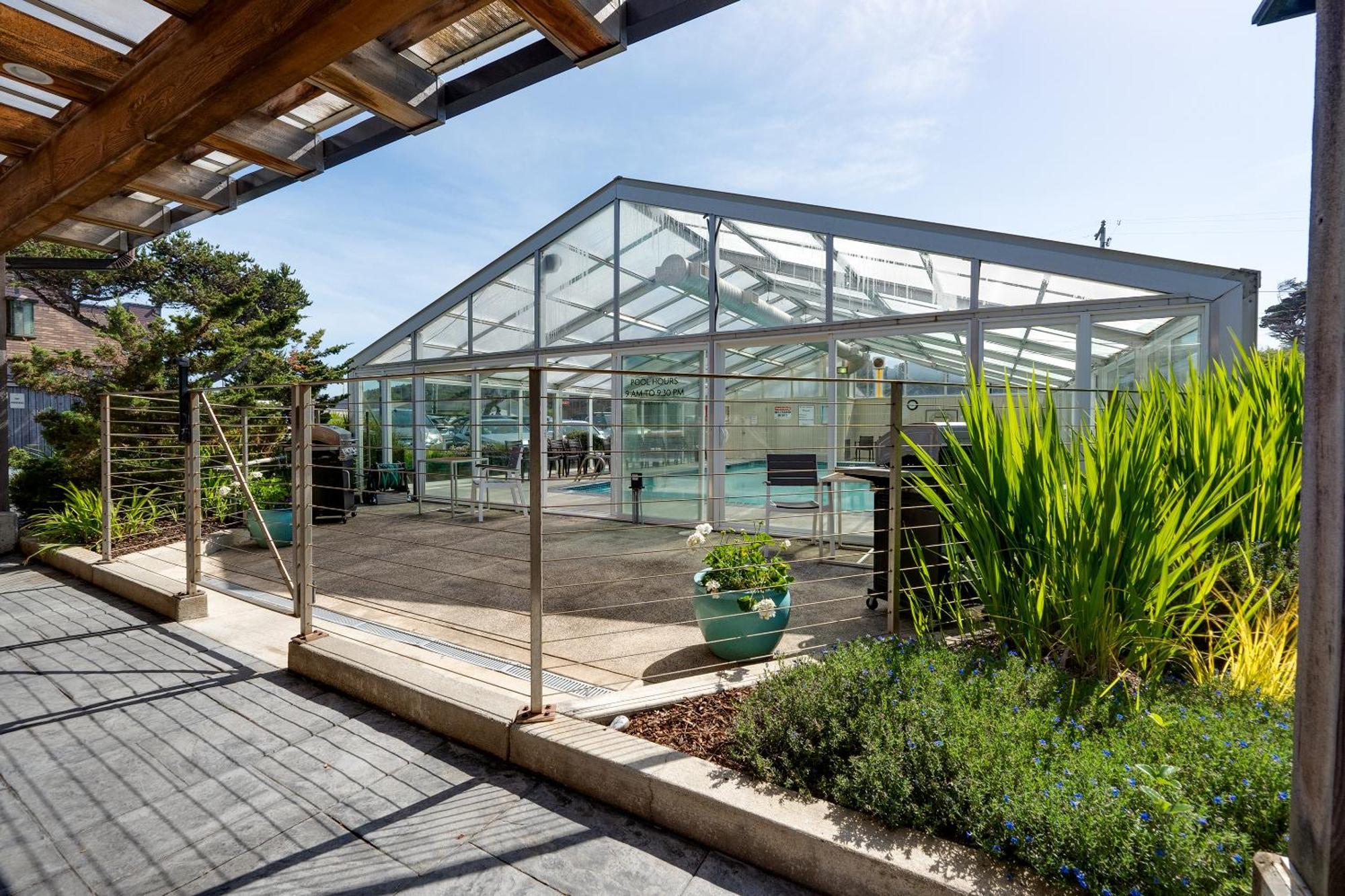 Pelican Shores Inn Lincoln City Bagian luar foto